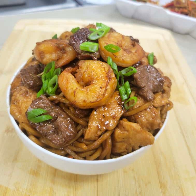 House special Lo Mein (Beef, Shrimp, Chicken)